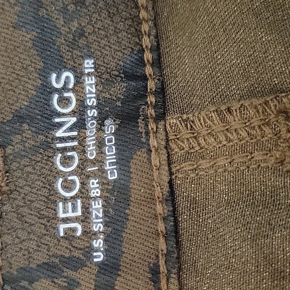 Chico's Brown Coated Animal Snakeskin Print Jeggings Size 8 - Picture 2 of 10